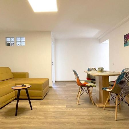 Well Prettyplaces Apartment 001 Brasov Bagian luar foto