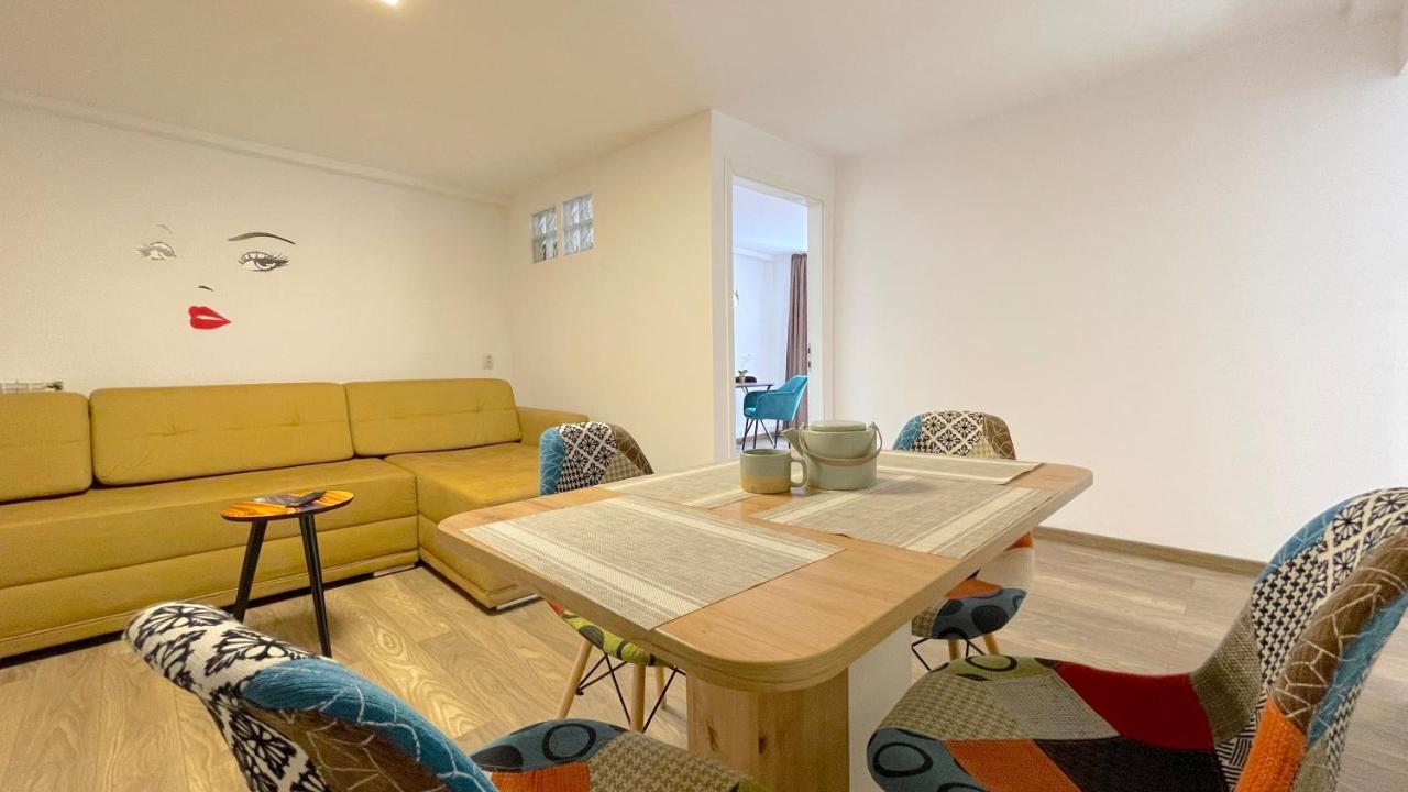 Well Prettyplaces Apartment 001 Brasov Bagian luar foto