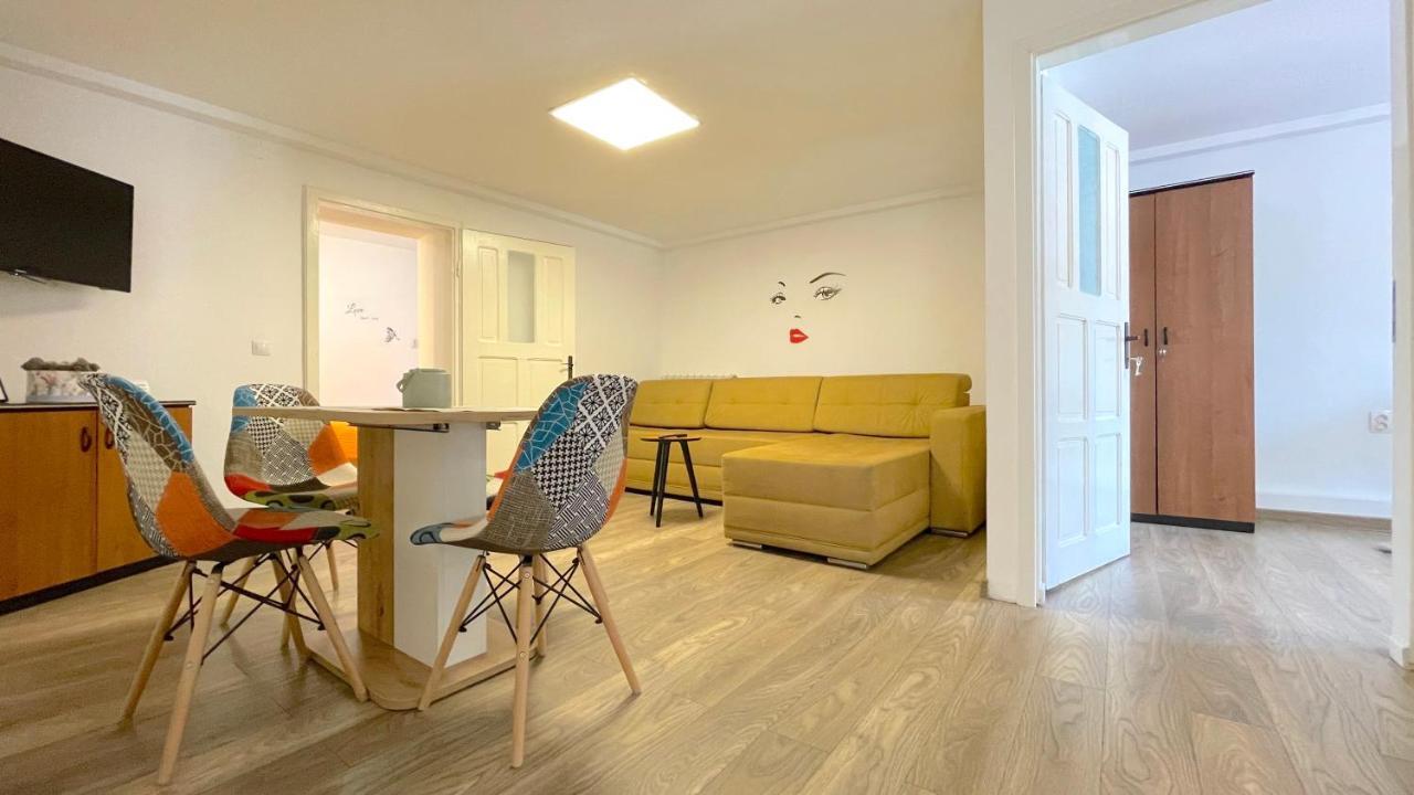 Well Prettyplaces Apartment 001 Brasov Bagian luar foto
