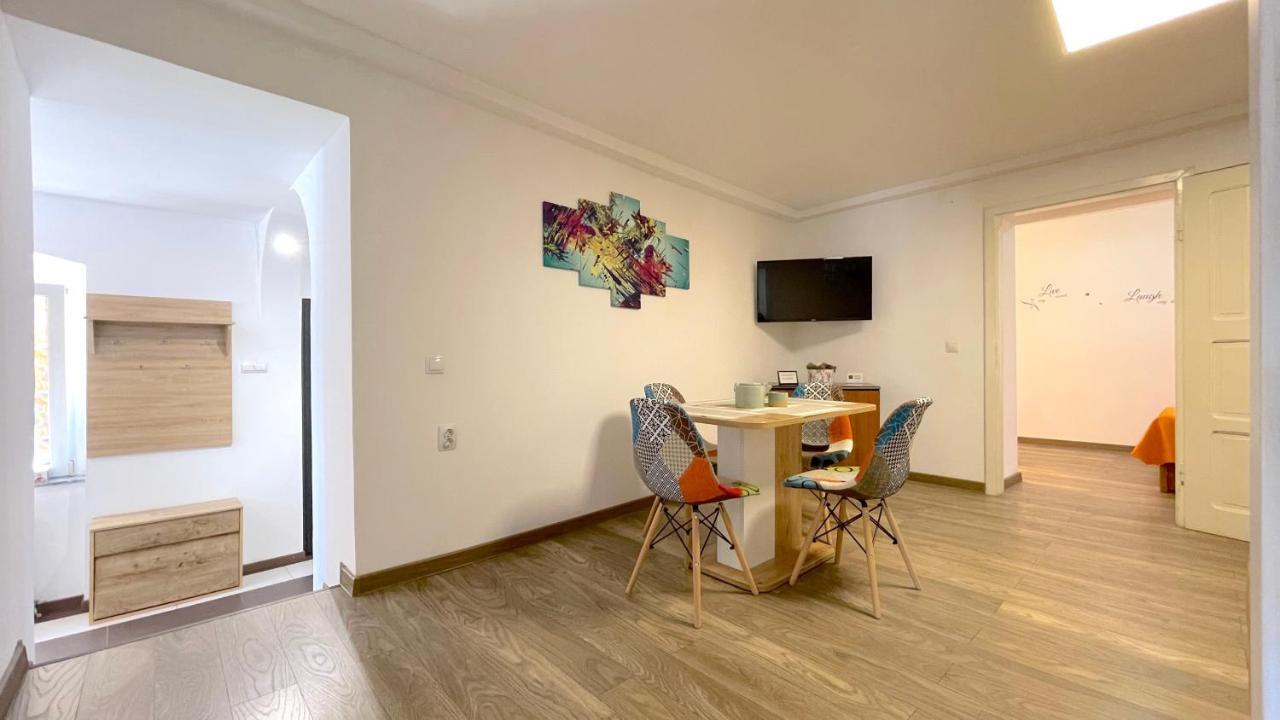Well Prettyplaces Apartment 001 Brasov Bagian luar foto