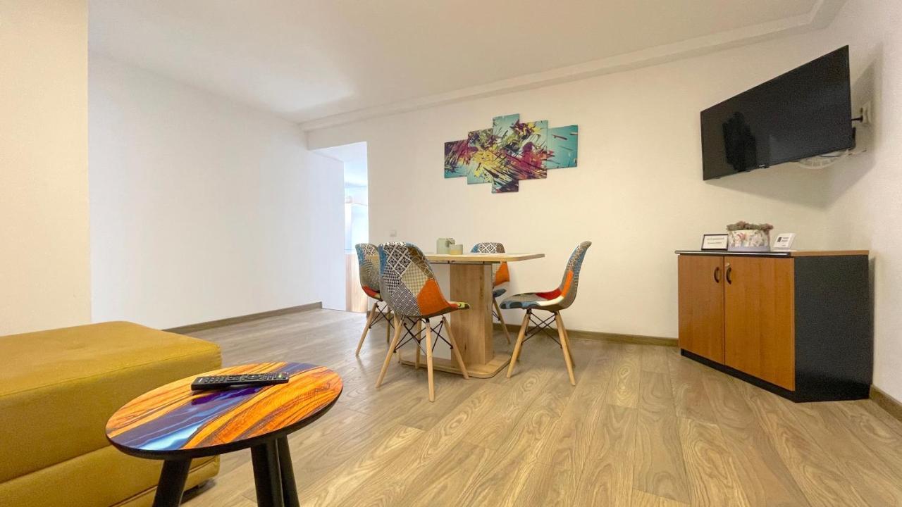 Well Prettyplaces Apartment 001 Brasov Bagian luar foto