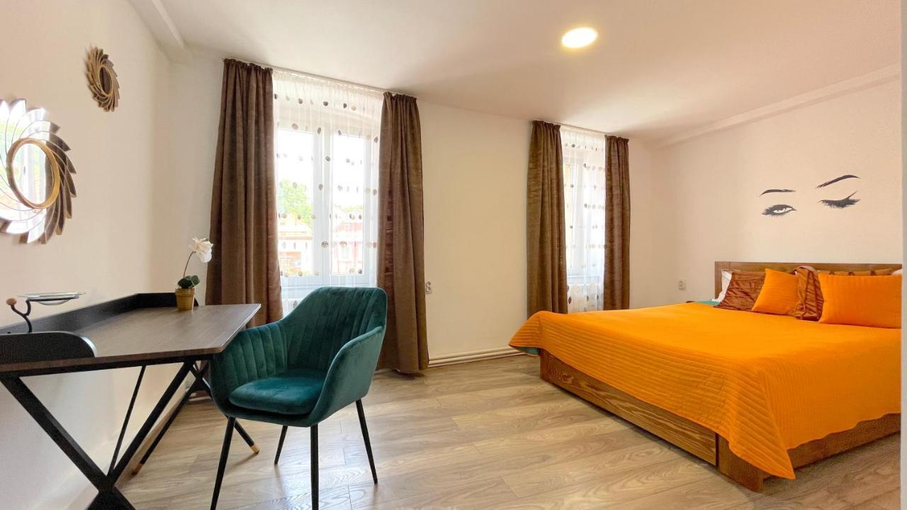 Well Prettyplaces Apartment 001 Brasov Bagian luar foto