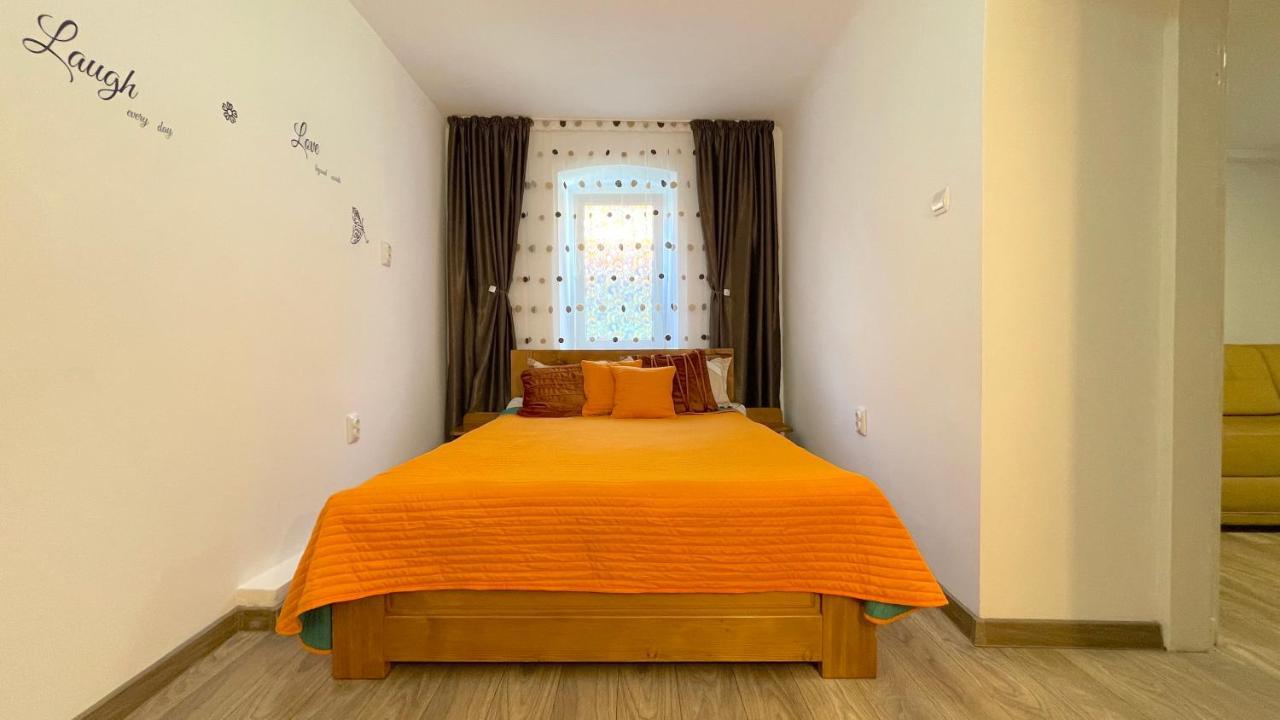 Well Prettyplaces Apartment 001 Brasov Bagian luar foto