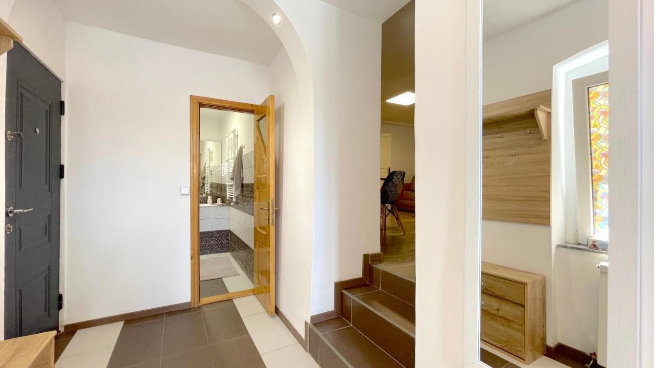 Well Prettyplaces Apartment 001 Brasov Bagian luar foto
